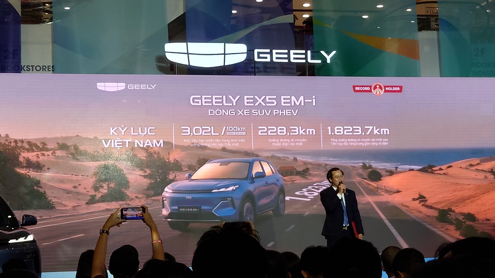 Geely Việt Nam ra mắt bộ đôi xe năng lượng mới EX5 EM-i và EX2, mở rộng lựa chọn di chuyển xanh - Ảnh 2.