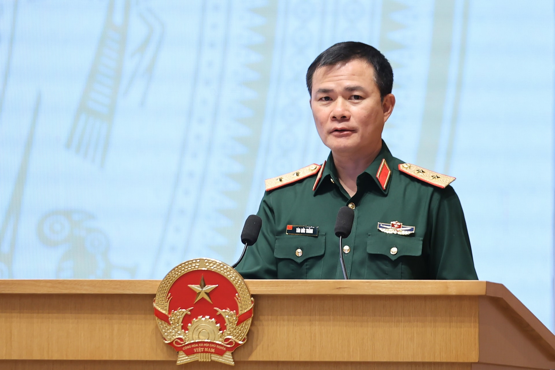 Đứng trước Thủ tướng, Chủ tịch Viettel nói thẳng về thành công của Vingroup và FPT ở nước ngoài - Ảnh 1.