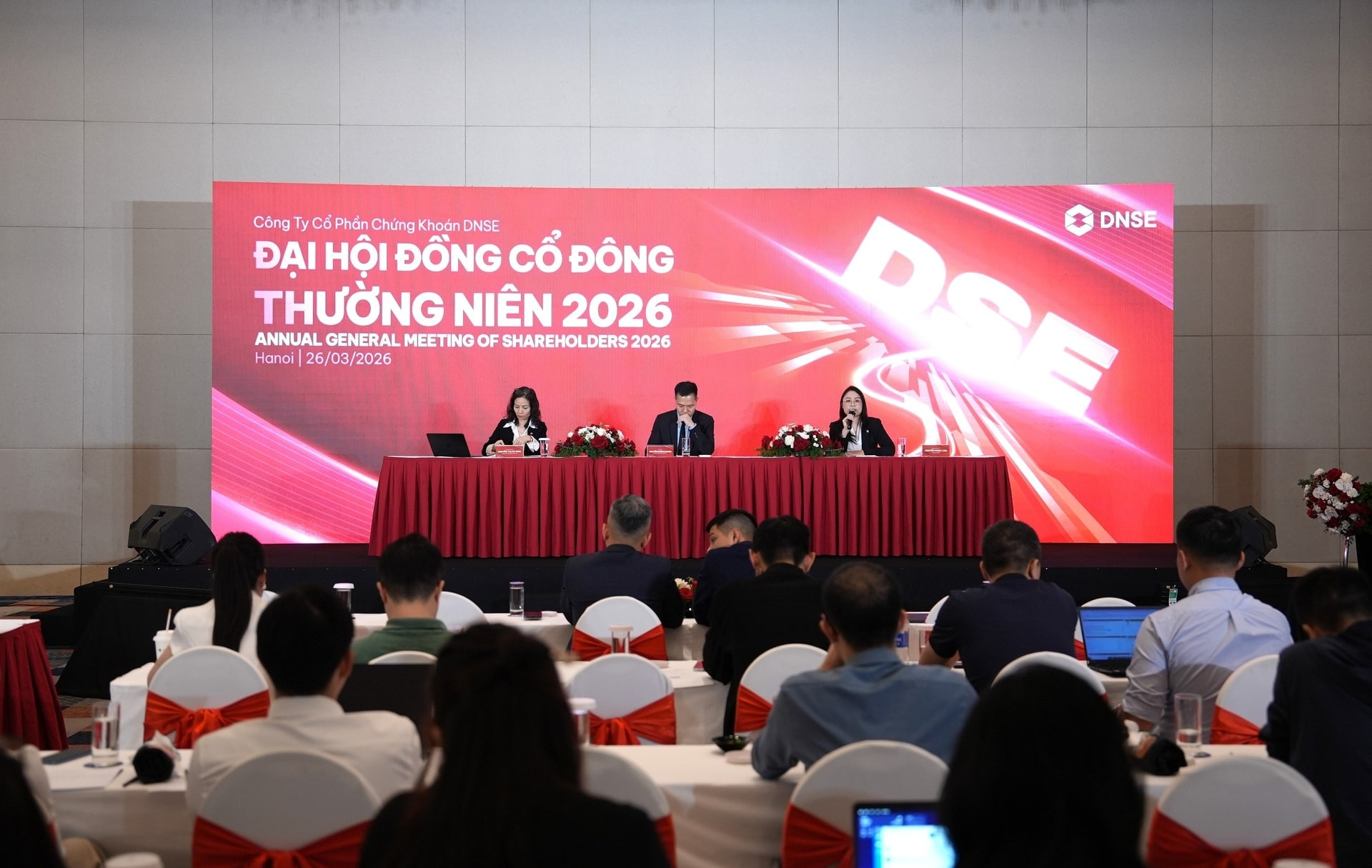 Hai công ty chứng khoán quy mô trên 15.000 tỷ đồng lấn sân vàng phái sinh và tài sản số - Ảnh 2.