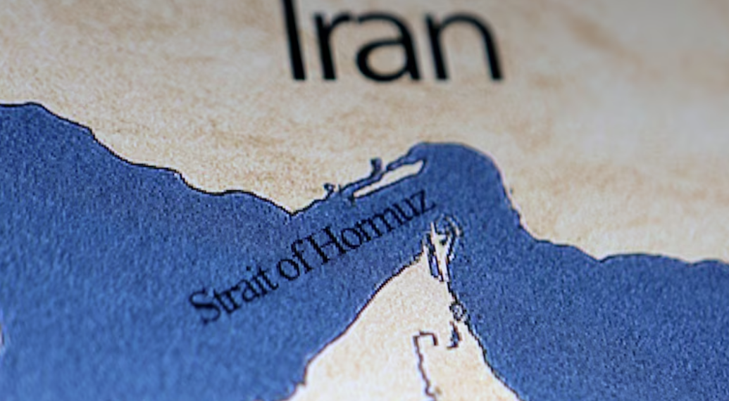 Nóng: Iran tuyên bố đóng cửa eo biển Hormuz