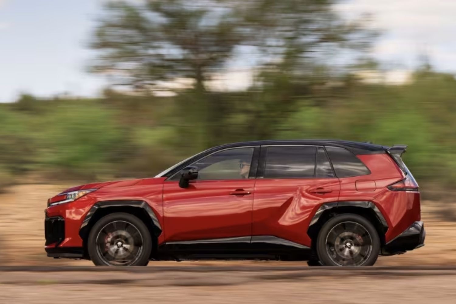 Chuyện lạ tại đại lý Toyota: Vừa trình làng mẫu hybrid 2026 mới, khách hàng lại đi vét sạch hàng tồn kho bản chạy xăng vì một lý do - Ảnh 1.