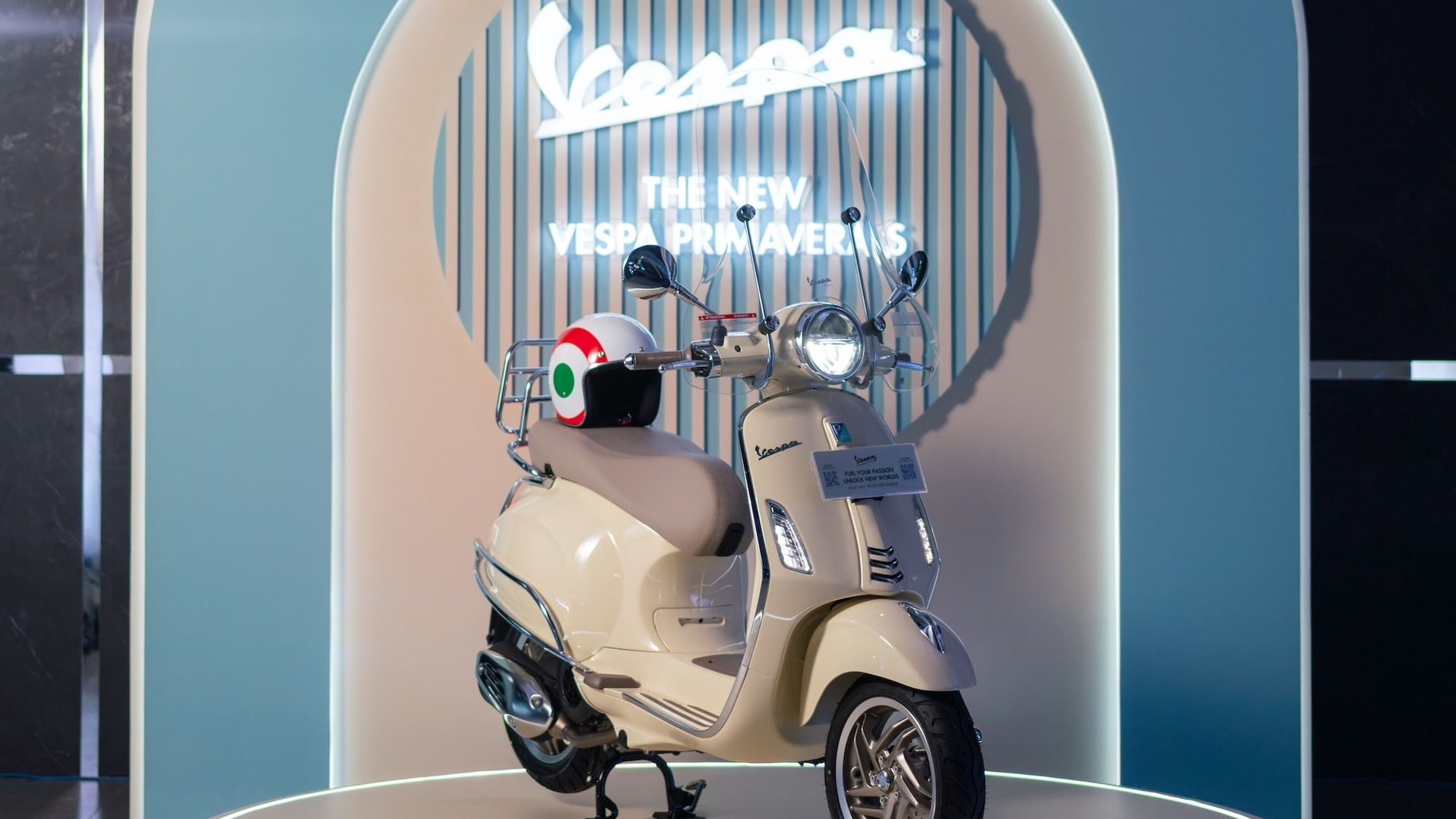Vespa tung Sprint và Primavera 180cc: Động cơ mạnh hơn, màn hình TFT, khóa thông minh nhưng giá không đổi - Ảnh 2.