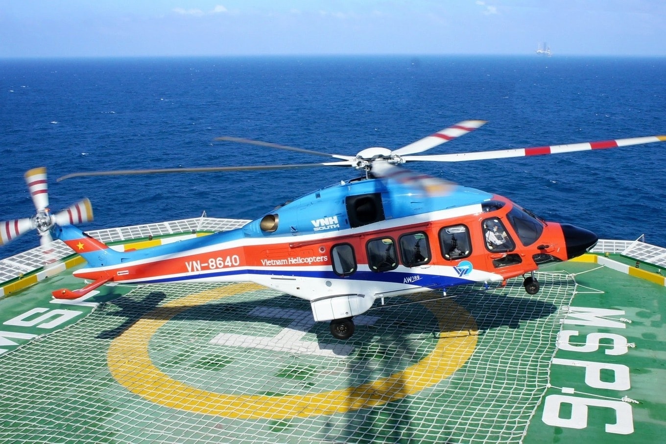 Lần đầu tiên, dịch vụ ngắm cảnh bằng trực thăng cực thú vị sẽ xuất hiện đúng dịp 30/4 - 1/5