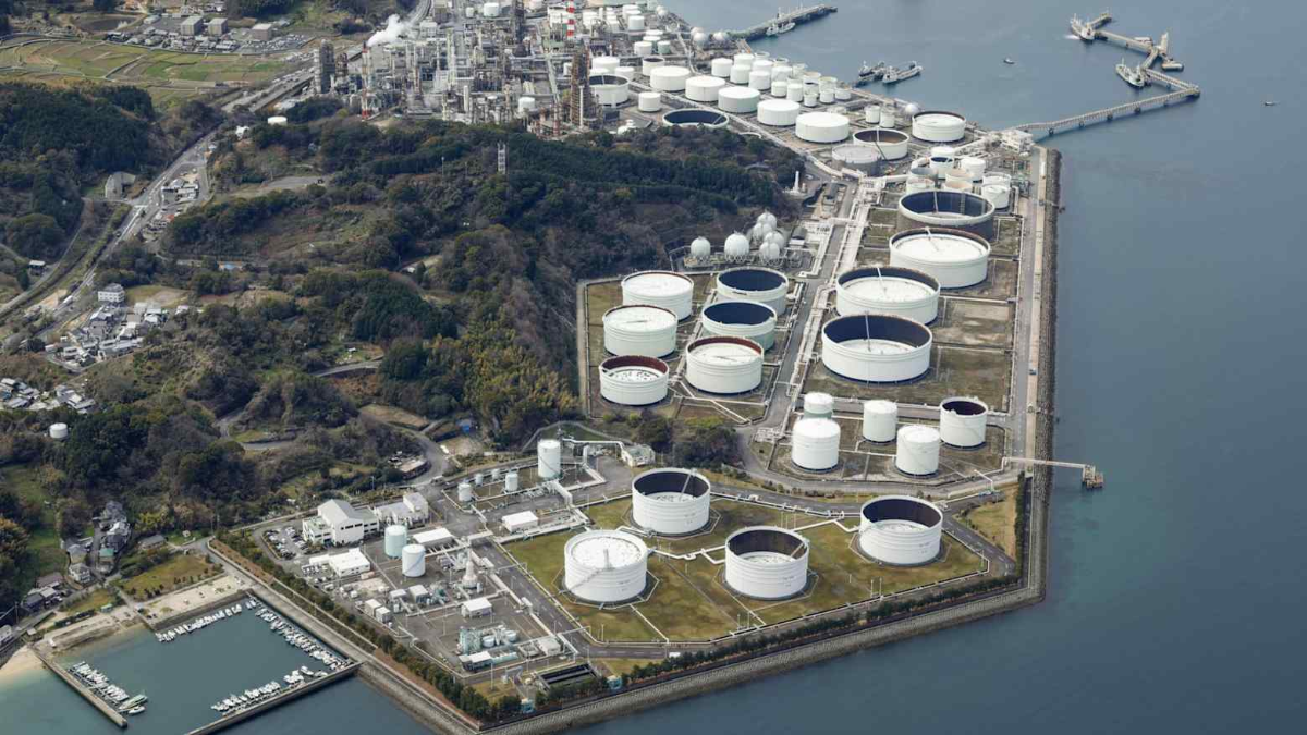 Việt Nam, Philippines đề nghị 'chia sẻ' kho dầu dự trữ: Câu trả lời bất ngờ từ Nhật Bản