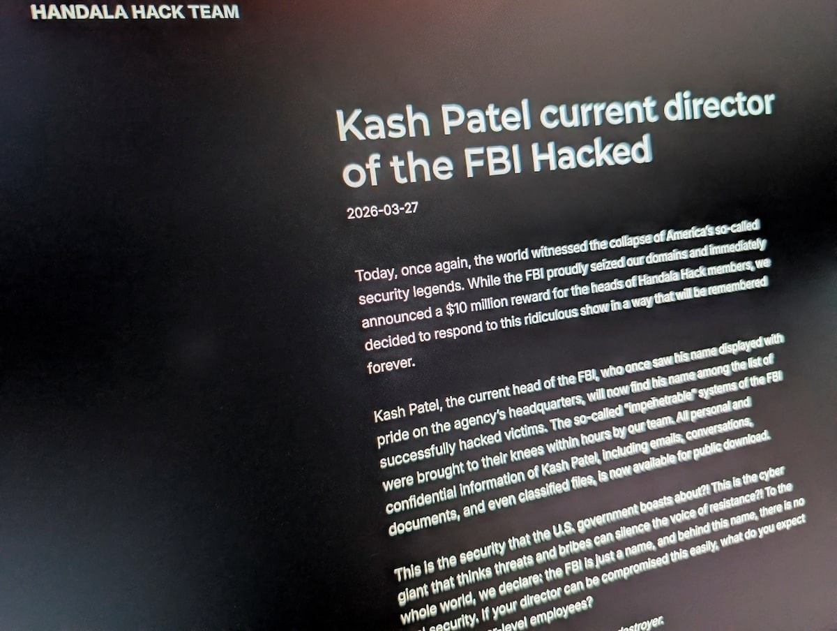 Nhóm tin tặc có liên hệ với Iran hack hòm thư của Giám đốc FBI - Ảnh 2.