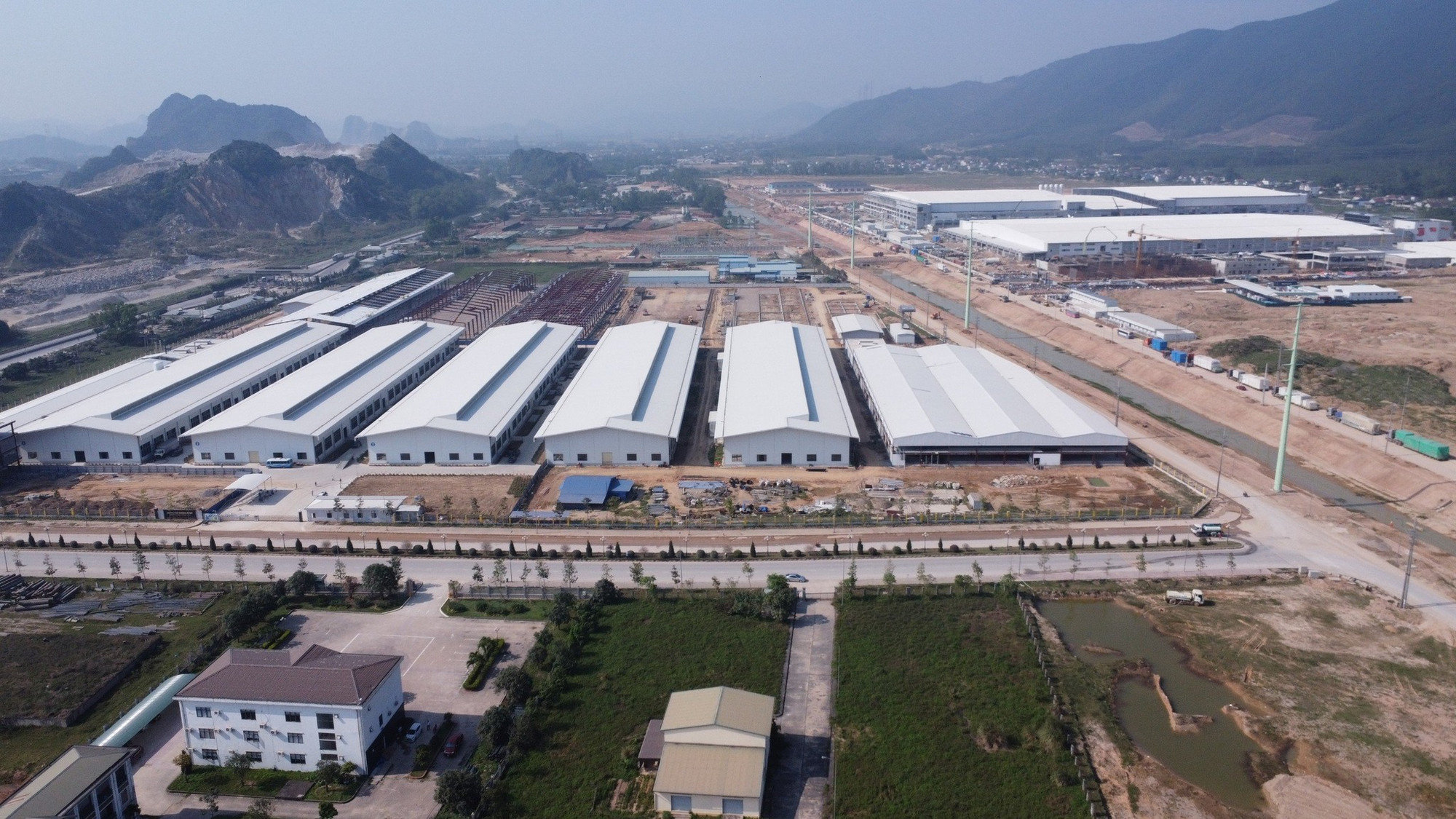Khu kinh tế Đông Nam Nghệ An. Nguồn ảnh: Báo Tiền Phong Khu kinh tế Đông Nam Nghệ An. Nguồn ảnh: Báo Tiền Phong