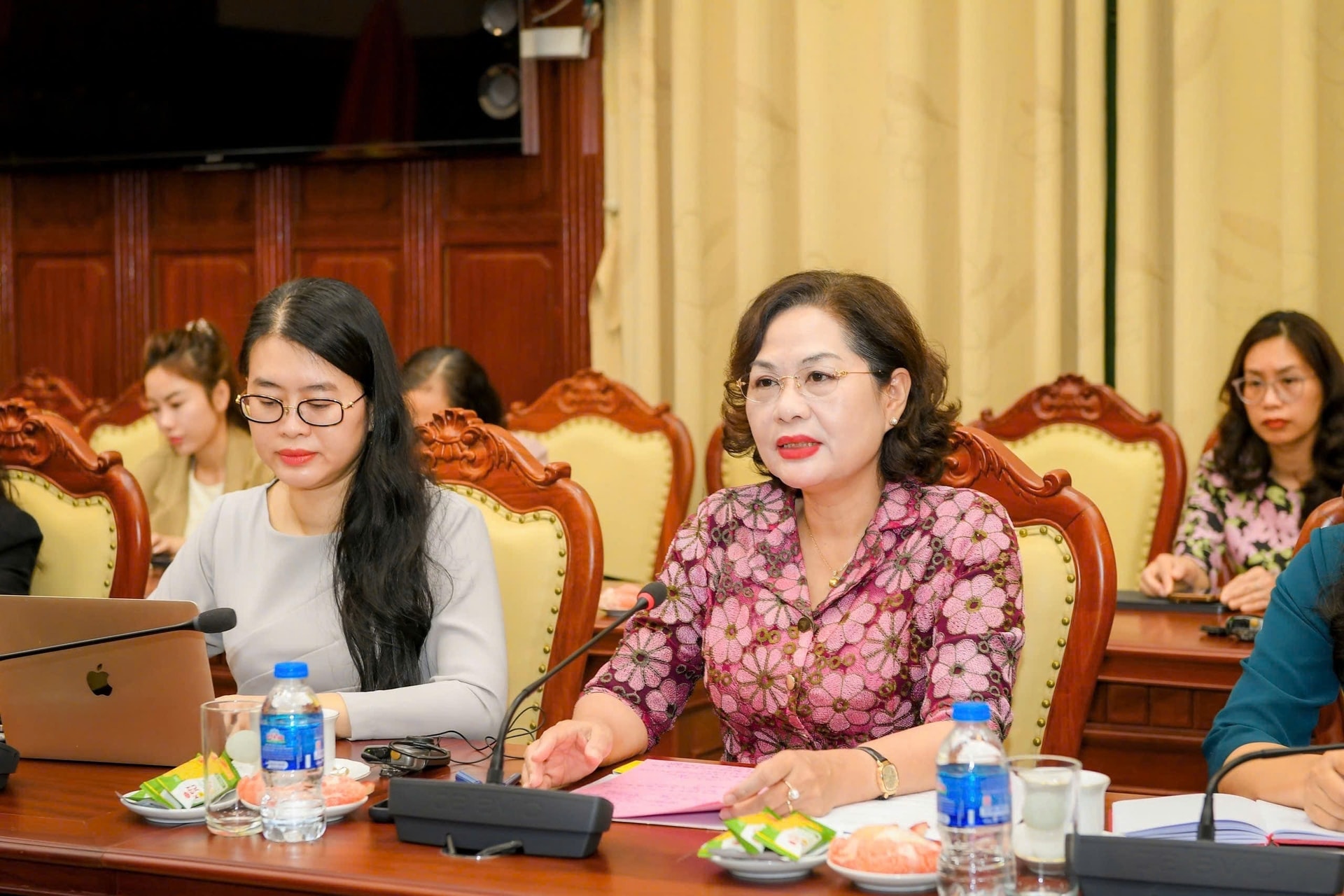 Thống đốc Nguyễn Thị Hồng làm việc với IMF, nhấn mạnh nguyên tắc 'không đánh đổi ổn định lấy tăng trưởng'