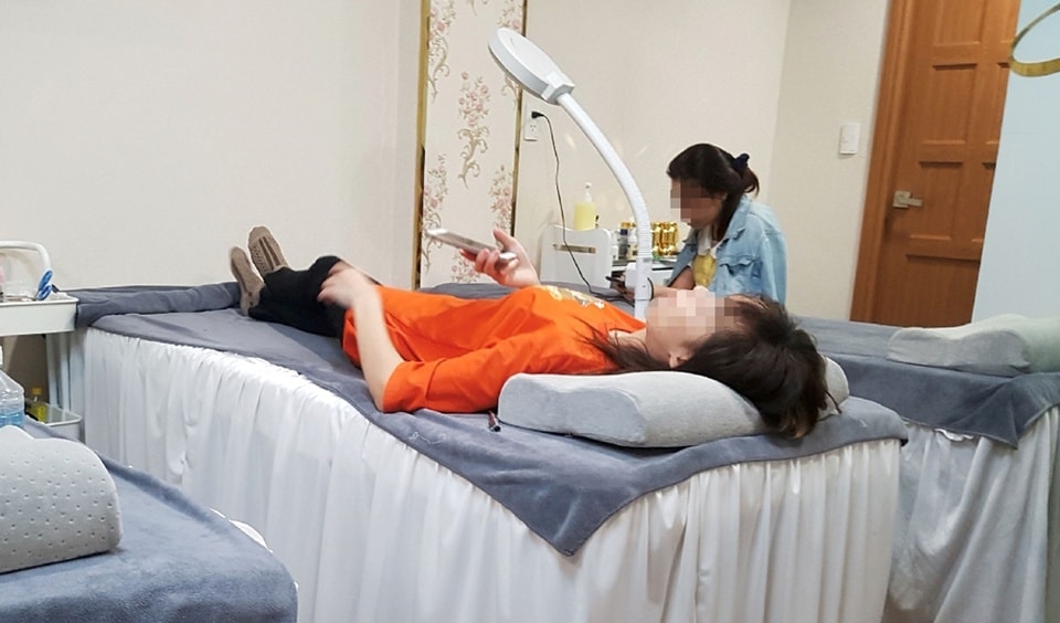 Xử lý cơ sở tiêm filler 27 triệu khiến khách sưng tê mặt tại TP.HCM - Ảnh 1.