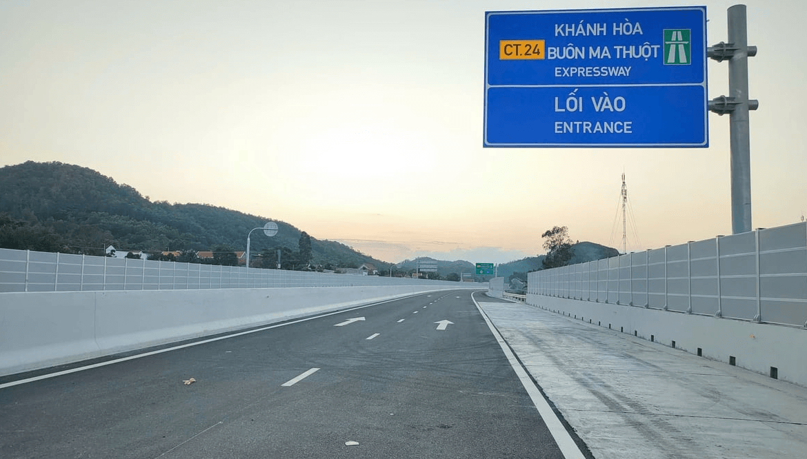 Chỉ hơn 1 tháng nữa, chính thức thông tuyến cao tốc ‘rừng - biển’ đầu tiên của Việt Nam- Ảnh 1. Chỉ hơn 1 tháng nữa, chính thức thông tuyến cao tốc ‘rừng - biển’ đầu tiên của Việt Nam- Ảnh 1.