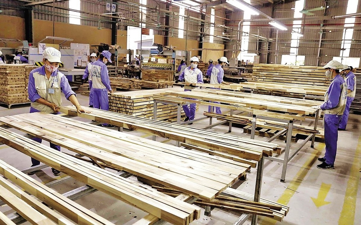 Cước vận tải đội giá 30–40%, doanh nghiệp gỗ căng mình giữ đơn hàng