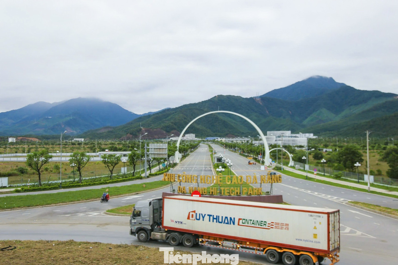 Doanh nghiệp logistics cũng chịu ảnh hưởng không nhỏ do chi phí xăng dầu chiếm 30-50% tổng chi phí vận tải. Điều khiến doanh nghiệp lo sợ hơn cả giá xăng dầu tăng - Ảnh 2.