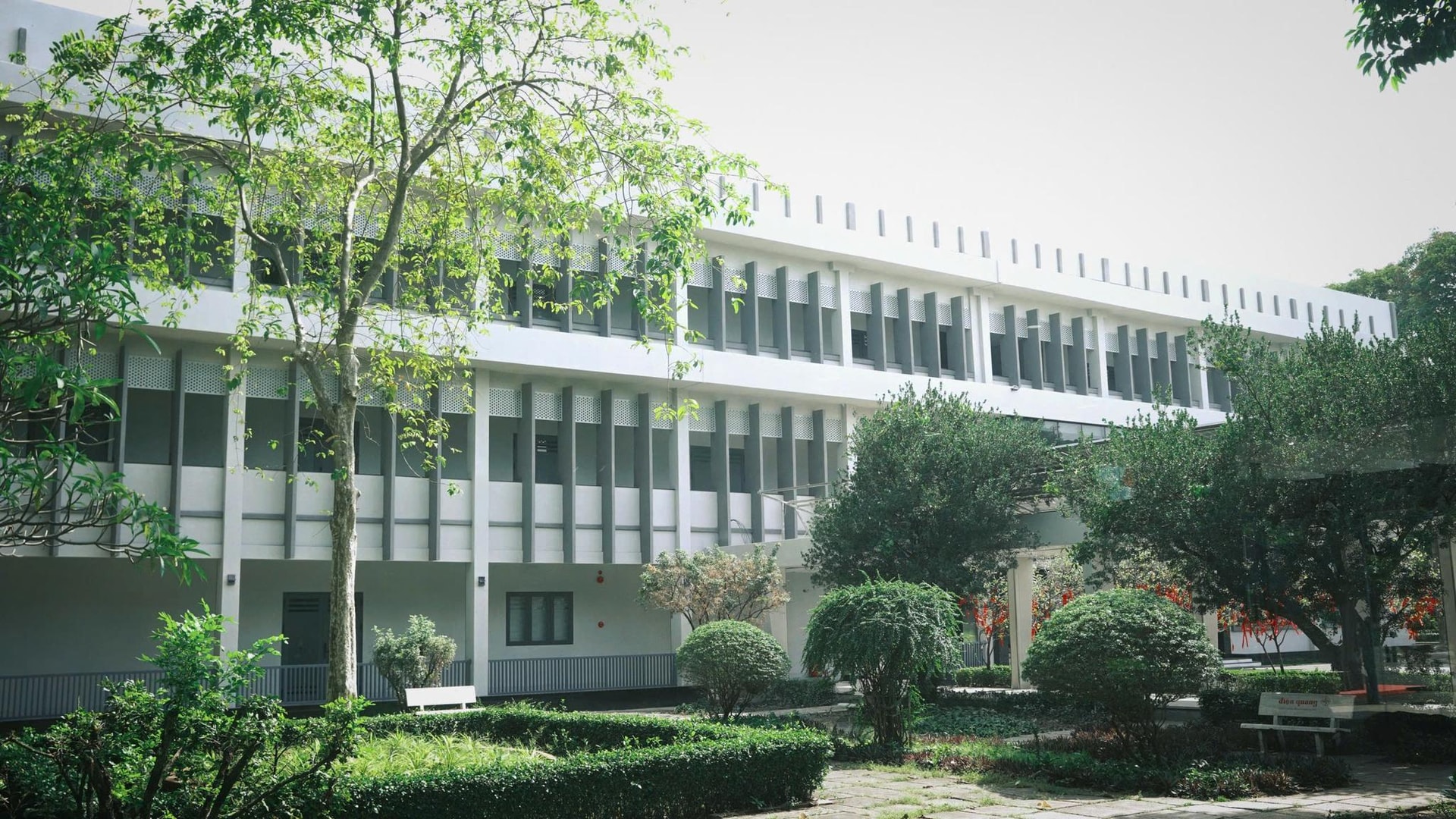 Không phải trường kinh tế nhưng đây vẫn là 'lò đào tạo tỷ phú' nổi tiếng Việt Nam: Sinh viên chỉ mơ ra được trường, tỷ lệ có việc làm sau ĐH đạt 98%