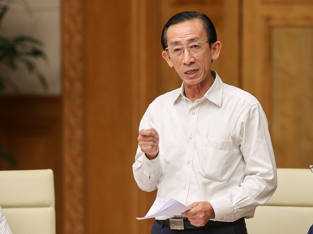 PGS. TS Trần Hoàng Ngân: Nợ công chỉ 37% GDP, nên nới lỏng chính sách tài khoá để giữ tăng trưởng