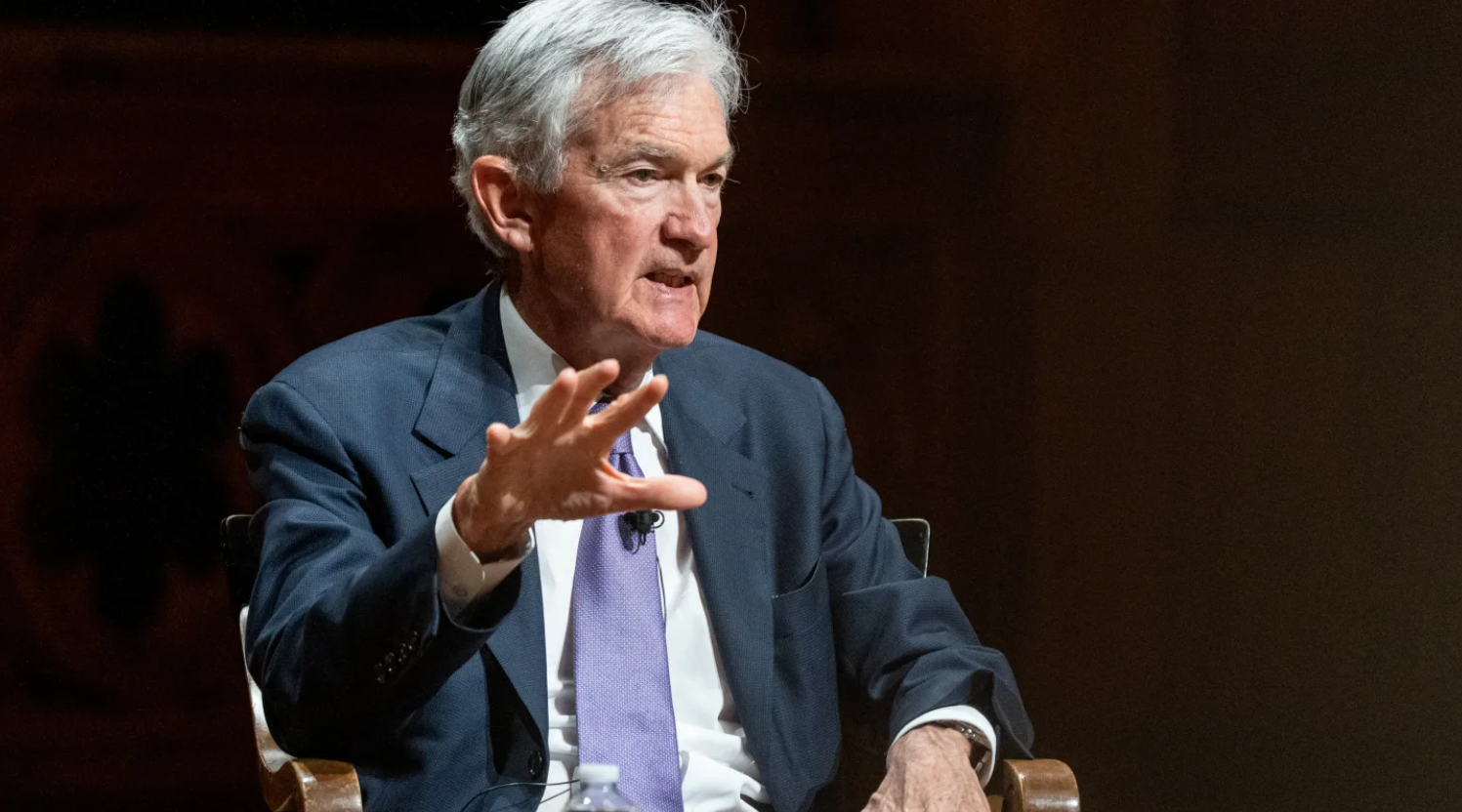 Chủ tịch Fed tuyên bố chưa vội tăng lãi suất, nêu lý do tạm bỏ qua cú sốc giá dầu