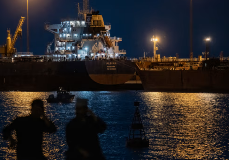 WSJ: Ông Trump chấp nhận chấm dứt chiến sự dù Hormuz vẫn đóng, rủi ro kinh tế toàn cầu gia tăng