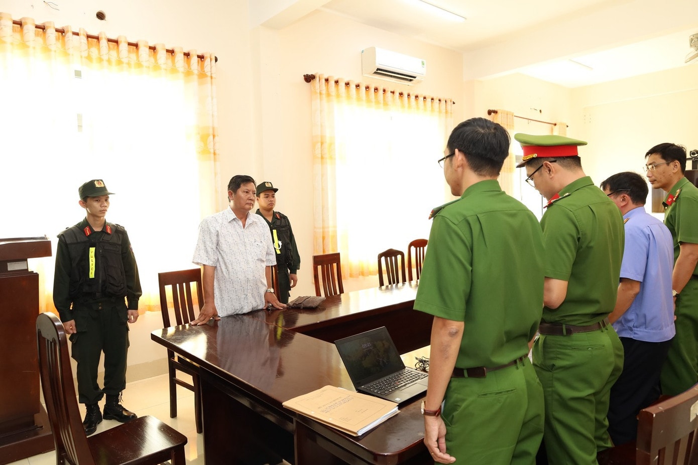 Vụ thịt lợn dịch vào bếp ăn trường học: Trách nhiệm của lực lượng thú y ra sao? - Ảnh 2.