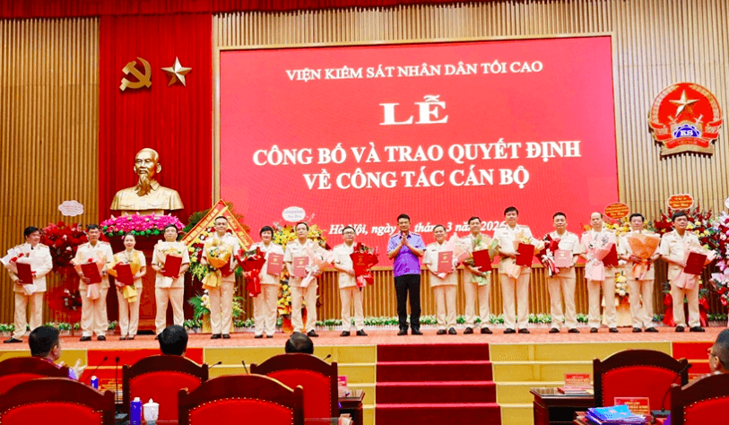Lãnh đạo Viện KSND Tối cao trao quyết định điều động, bổ nhiệm. Viện KSND Tối cao điều động, bổ nhiệm 15 lãnh đạo cấp Vụ - Ảnh 1.
