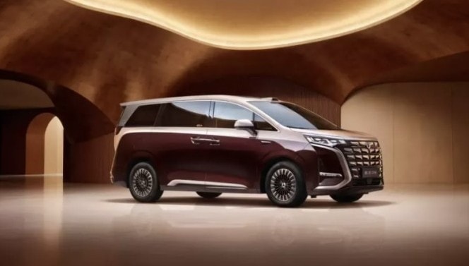 Mẫu MPV xịn ngang KIA Carnival và rẻ gấp 3 lần Toyota Alphard: 6 phiên bản xăng - điện đủ cả, cửa trượt cùng hỗ trợ lái 5.0