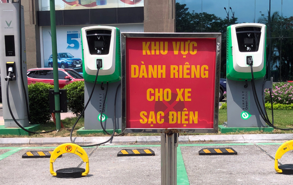 VinFast và V-Green áp đảo thị trường trạm sạc, loạt đối thủ FDI bắt đầu nhập cuộc nhưng vướng cơ chế