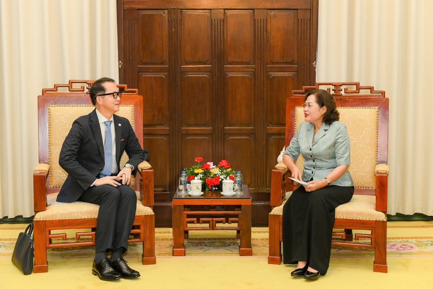 Thống đốc Ngân hàng Nhà nước tiếp Giám đốc Cơ quan Nghiên cứu Kinh tế Vĩ mô ASEAN+3 - Ảnh 1.