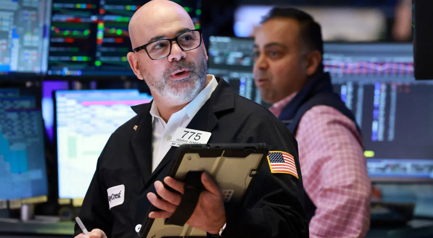 Chứng khoán Mỹ 'xanh mướt', Dow Jones tăng hơn 1.100 điểm nhờ kỳ vọng hạ nhiệt chiến sự Chứng khoán Mỹ 'xanh mướt', Dow Jones tăng hơn 1.100 điểm nhờ kỳ vọng hạ nhiệt chiến sự