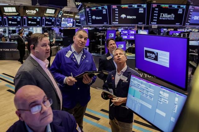 Dow Jones đảo chiều, niềm lạc quan tan biến sau bài phát biểu của ông Trump