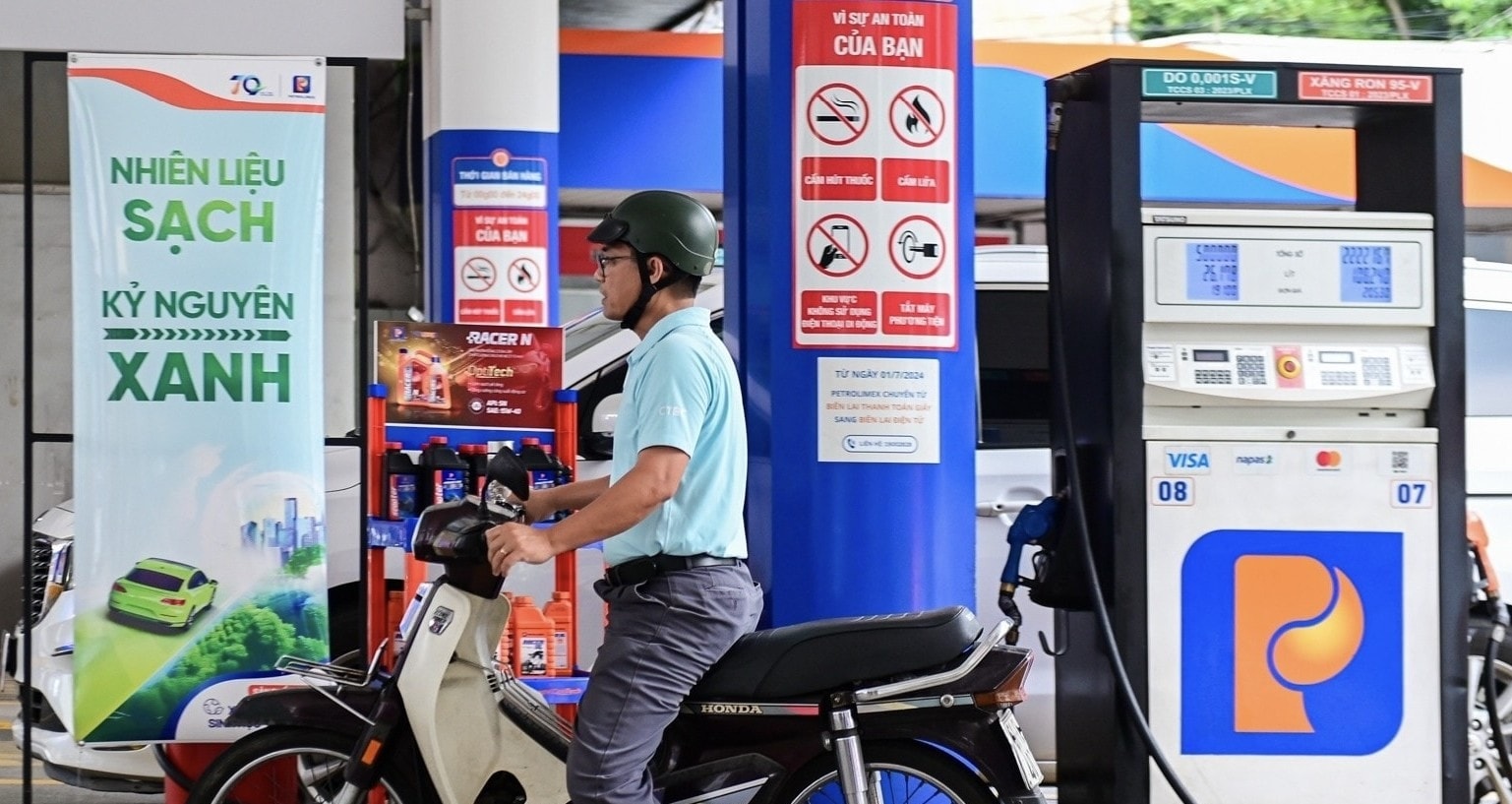 Tin vui người dân được sử dụng loại xăng thân thiện với môi trường, giá lại rẻ hơn RON95-V 1.000 đồng, hiện đã có hàng trăm điểm bán