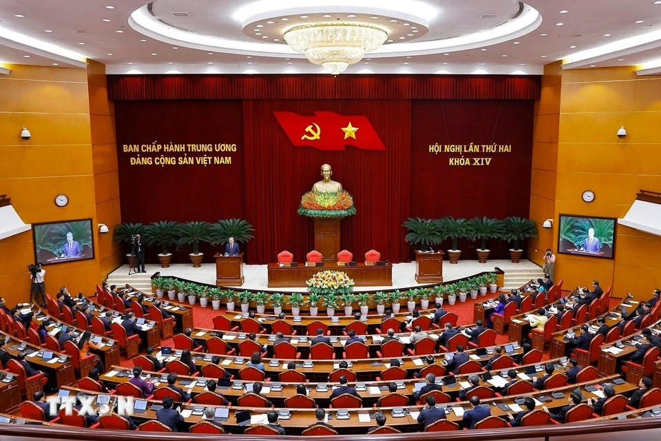 Quang cảnh Hội nghị Trung ương 2 khóa XIV. Ảnh: TTXVN. Tăng trưởng '2 con số' gắn với ổn định vĩ mô là yêu cầu chiến lược, cấp bách - Ảnh 1.