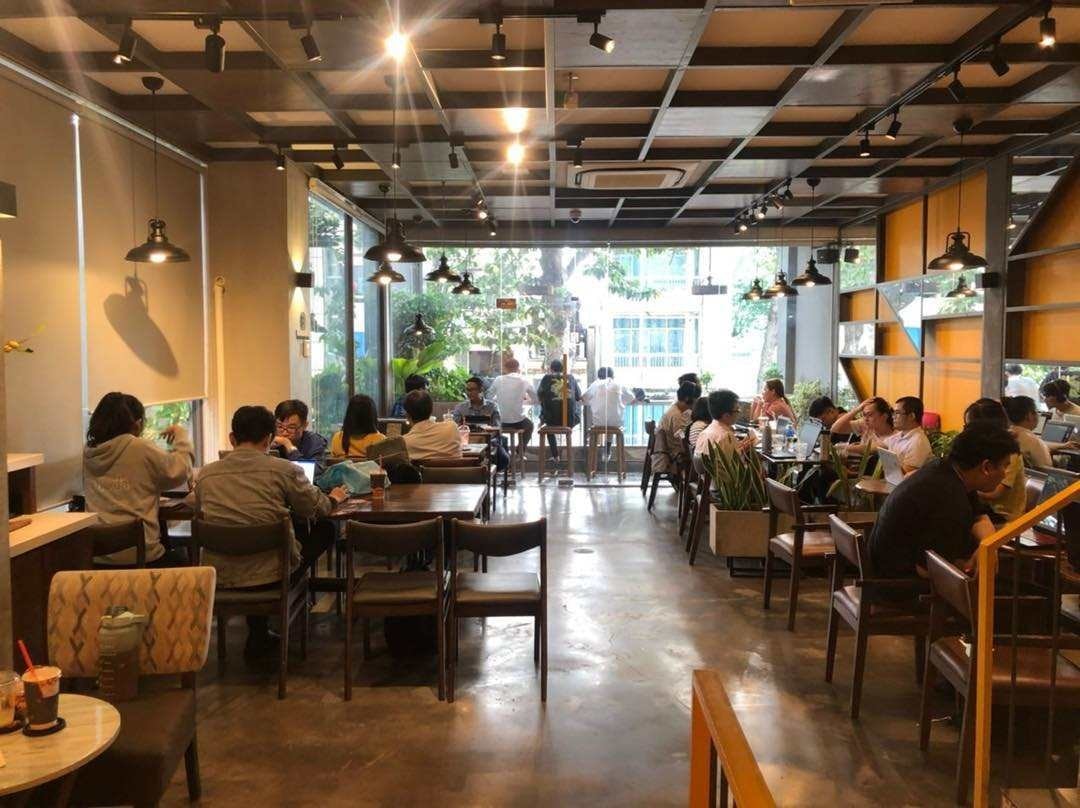 Chuyên gia F&B nói gì về vụ khách ngồi 10 tiếng tại quán cà phê?