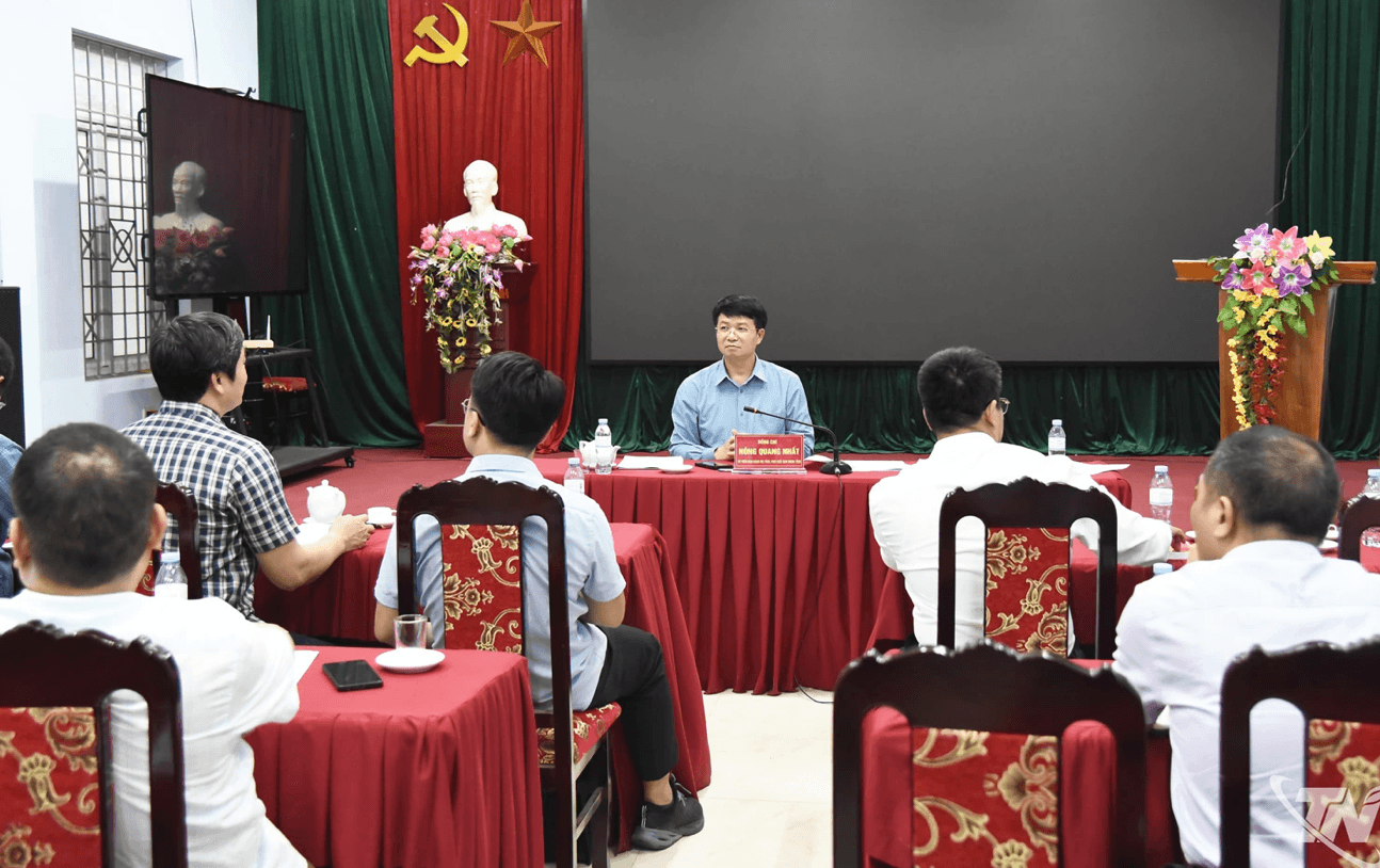 Cung đường mở lối đến hồ nước ngọt tự nhiên lớn nhất cả nước và lọt top thế giới gặp khó, lãnh đạo tỉnh lập tức vào cuộc- Ảnh 1. Cung đường mở lối đến hồ nước ngọt tự nhiên lớn nhất cả nước và lọt top thế giới gặp khó, lãnh đạo tỉnh lập tức vào cuộc- Ảnh 1.