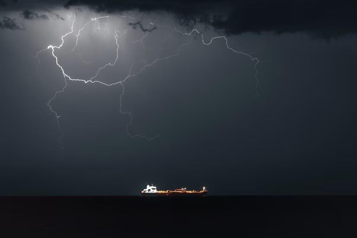 Mỹ rút khỏi Iran cũng không thể kéo giá xăng đi xuống?