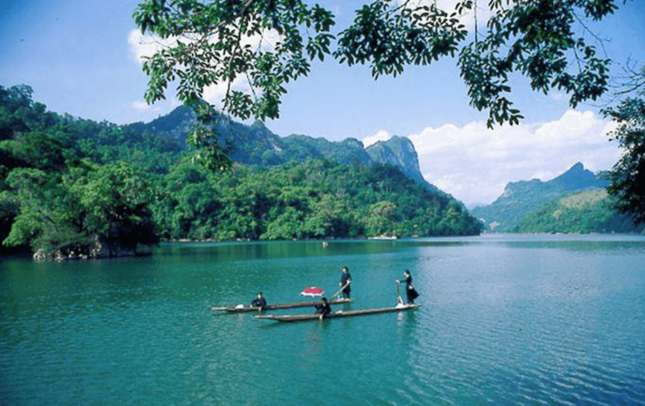 Cung đường mở lối đến hồ nước ngọt tự nhiên lớn nhất cả nước và lọt top thế giới gặp khó, lãnh đạo tỉnh lập tức vào cuộc- Ảnh 2. Cung đường mở lối đến hồ nước ngọt tự nhiên lớn nhất cả nước và lọt top thế giới gặp khó, lãnh đạo tỉnh lập tức vào cuộc- Ảnh 2.