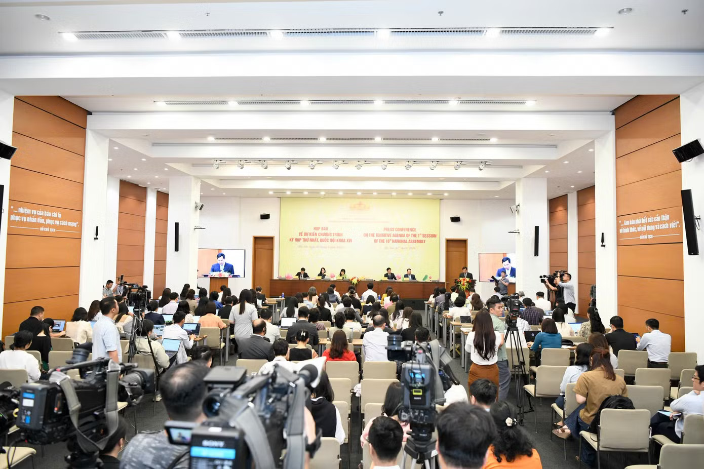 Quang cảnh phiên họp. Ảnh: Như Ý Chủ tịch Quốc hội, Chủ tịch nước, Thủ tướng và Chánh án sẽ tuyên thệ nhậm chức ngay sau khi được bầu - Ảnh 2.