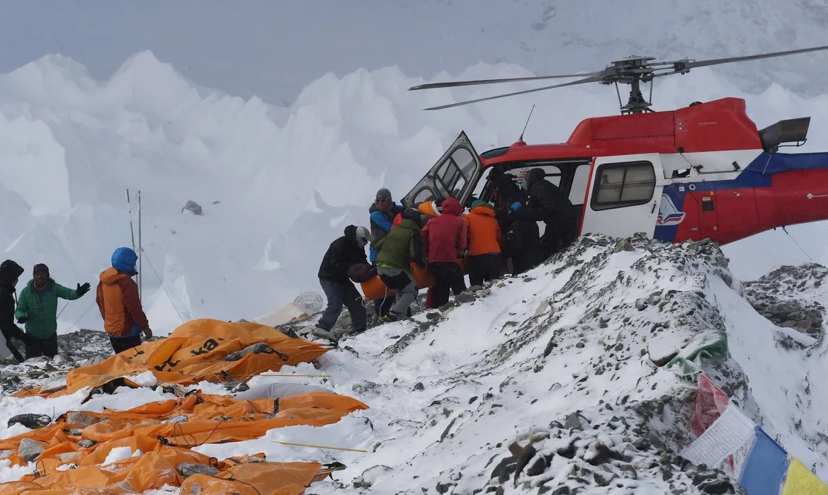 Vạch trần đường dây lừa đảo hơn 500 tỷ đồng trên đỉnh Everest: Bỏ thuốc du khách, ép bay trực thăng, vài nghìn người mắc bẫy