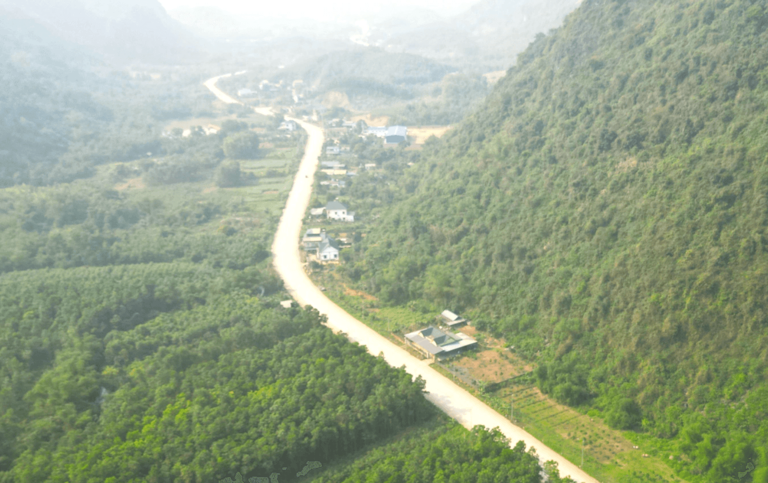 Sắp hoàn thành tuyến đường kết nối trực tiếp 2 ngôi chùa lớn nhất Việt Nam- Ảnh 1.