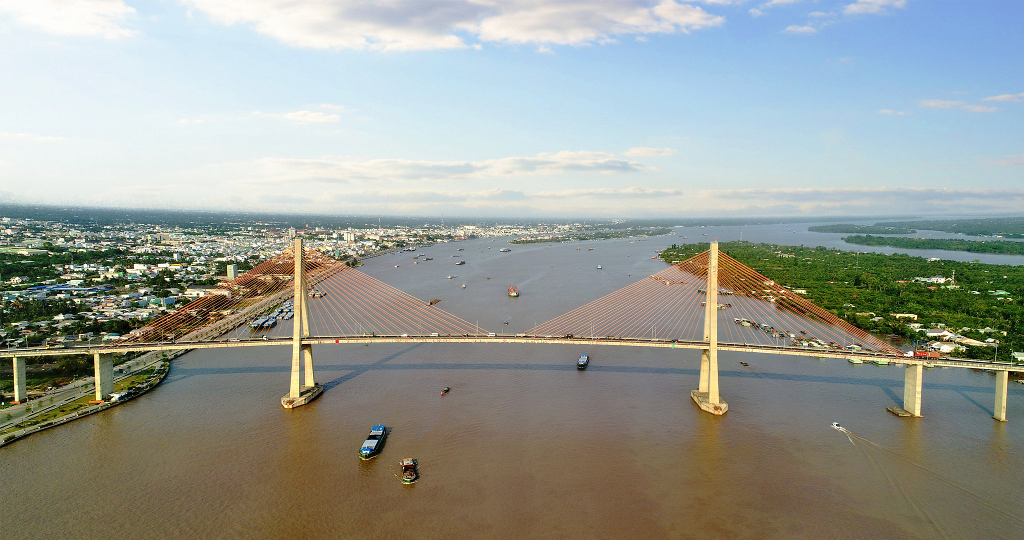 Cây cầu dây văng đầu tiên hoàn toàn do người Việt xây dựng: Phá thế qua sông lụy phà, rút ngắn thời gian di chuyển còn 15 phút- Ảnh 1. Cây cầu dây văng đầu tiên hoàn toàn do người Việt xây dựng: Phá thế qua sông lụy phà, rút ngắn thời gian di chuyển còn 15 phút- Ảnh 1.