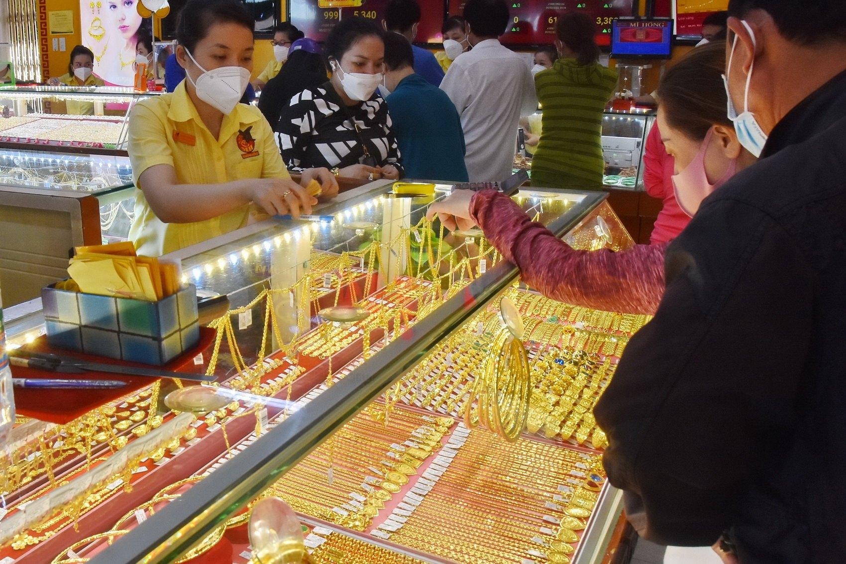 Bảo Tín Minh Châu, SJC, Phú Quý đồng loạt ra ra thông báo 'nóng'