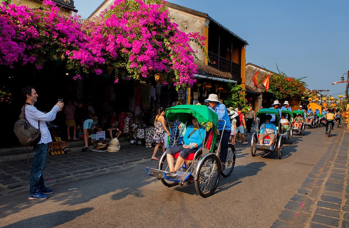 Hàng triệu người Trung Quốc đổ xô đến Việt Nam - Ảnh 2.