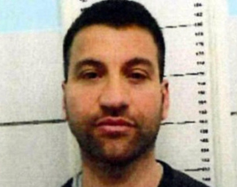 Đột kích biệt thự ven biển, bắt 'nóng' thủ lĩnh gia tộc lừa đảo khét tiếng, tịch thu hơn 600 triệu tiền mặt, 3 đồng hồ xa xỉ