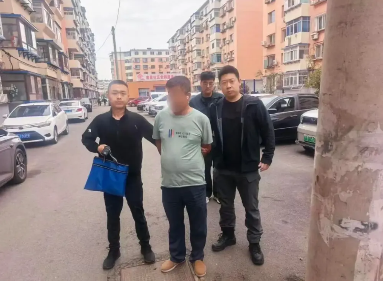 Điều tra một shipper, tịch thu 4 cây vàng, hơn 153 triệu đồng trong nồi cơm điện