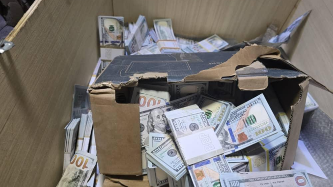 Phong tỏa khẩn cấp 12 container, phát hiện một núi tiền mặt, vàng thỏi...