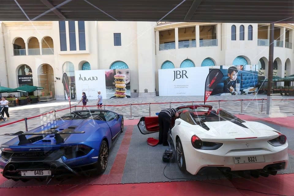 Hơn 500 siêu xe mắc kẹt trên biển, doanh số lao dốc 30%: 'Mỏ lợi nhuận' của Trung Đông 'ngấm đòn' chiến sự