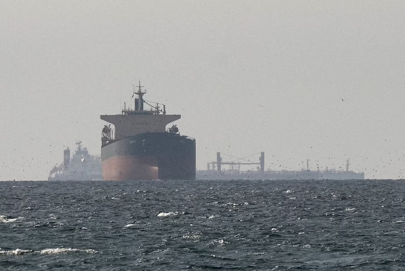 (Ảnh: Reuters) Hé lộ những thông tin ban đầu về thỏa thuận ngừng bắn Mỹ - Iran - Ảnh 1.
