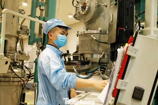 Sản xuất công nghiệp tăng 9%, cao nhất 7 năm qua. Ảnh: Như Ý. Vượt 'sóng lớn' để tăng trưởng hai con số - Ảnh 1.