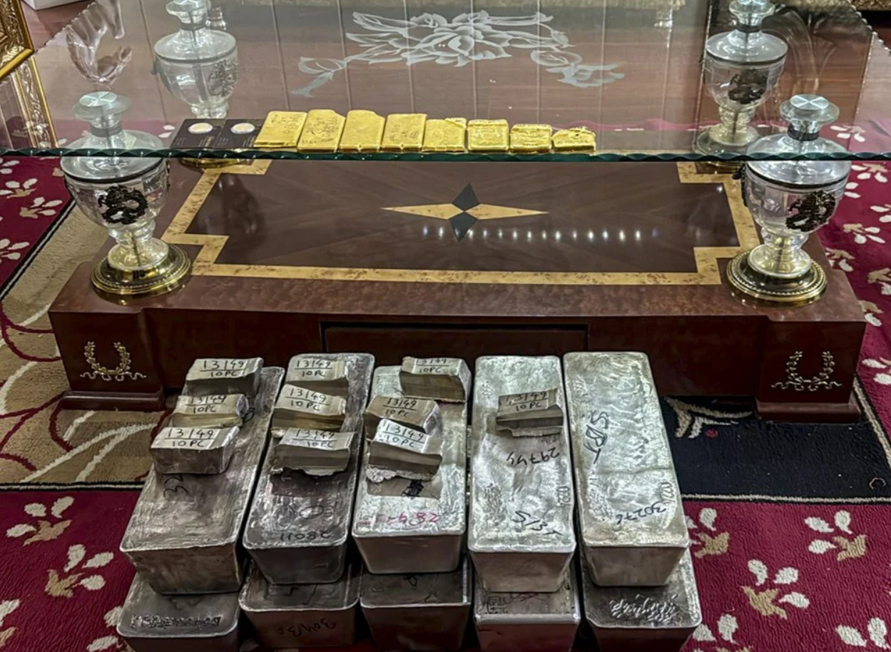 Khám xét khẩn cấp một đại lý du lịch, tịch thu 6kg vàng, 313kg bạc và tiền mặt trị giá hơn 54 tỷ đồng