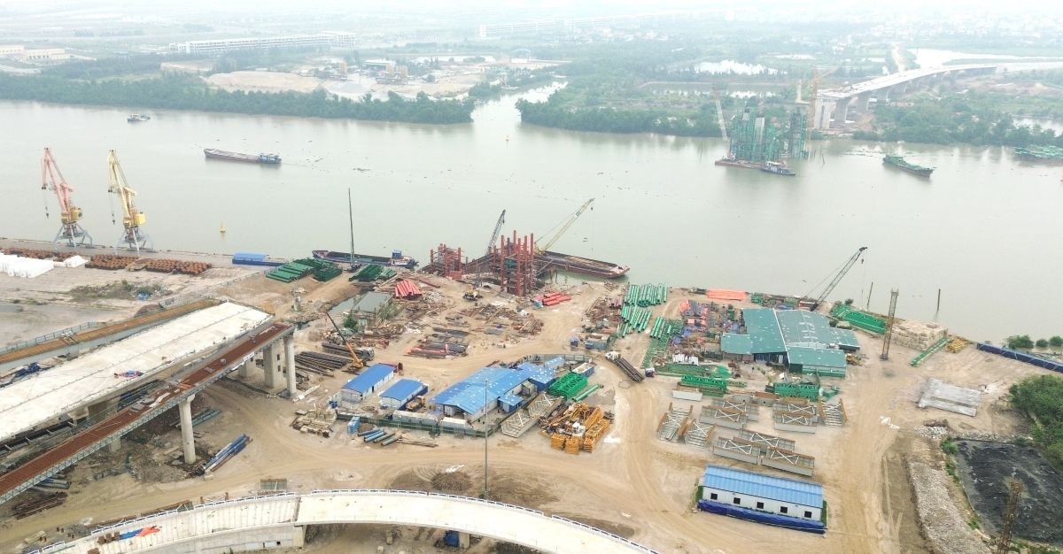 Thành phố nhỏ nhất Việt Nam sắp hoàn thành cầu dây văng 6.200 tỷ, mở lối đến trung tâm hành chính mới- Ảnh 1.