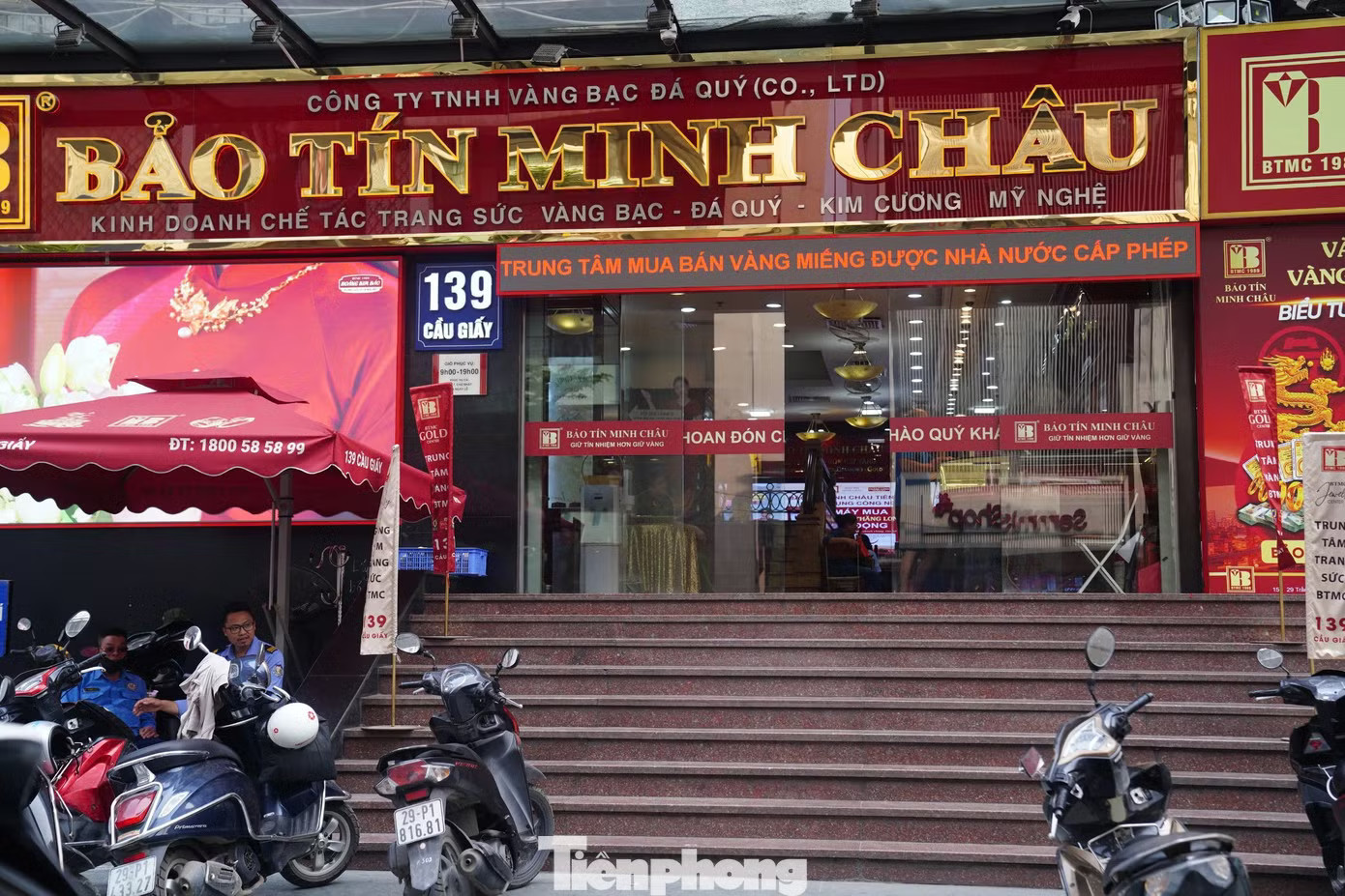 Không còn cảnh xếp hàng trước cửa hàng như trước đó. Cảnh tượng lạ tại cửa hàng vàng Bảo Tín Minh Châu - Ảnh 4.