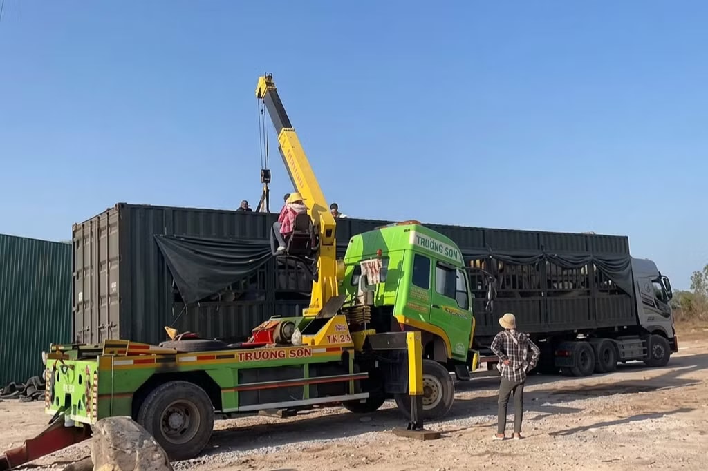 Xe dính loạt lỗi trên cao tốc, tài xế và chủ phương tiện bị phạt hơn 100 triệu đồng - Ảnh 2.
