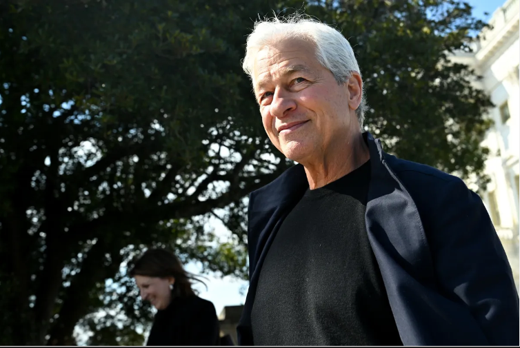 CEO JPMorgan: Mỹ phải 'mạnh hơn' để duy trì quyền lực, ngân hàng chuẩn bị bơm 1.000 tỷ USD