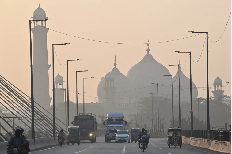 Bất ngờ bị đòi nợ 3 tỷ USD, quốc gia châu Á lao đao giữa giá dầu và bão tài chính